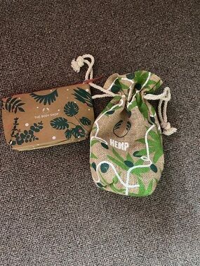 The Body Shop Brown & Green Hemp Drawstring Cosmetic Pouch/Kraft Paper Zip Case